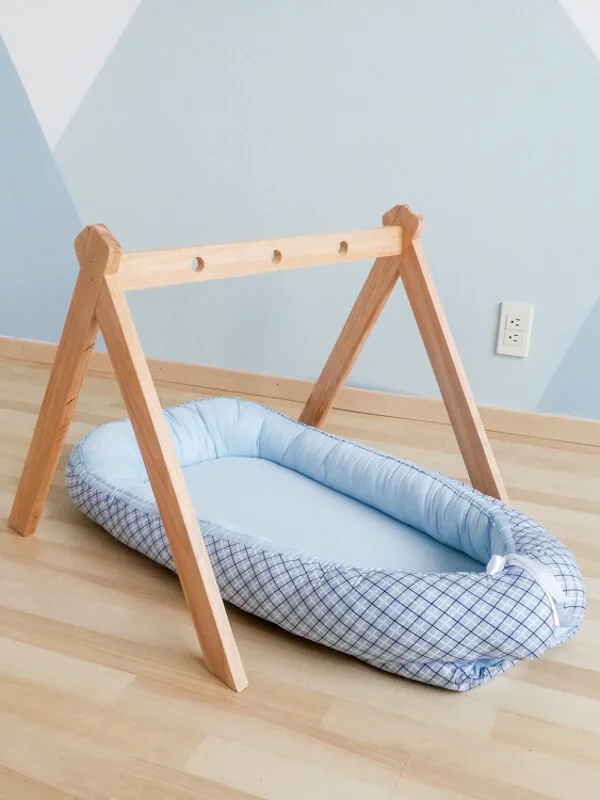 Gimnasio para bebe Gimnasio de madera para bebé con babynest de color azul