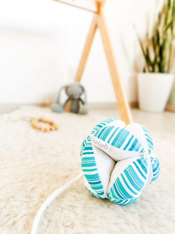 Pelota Montessori azul rayado