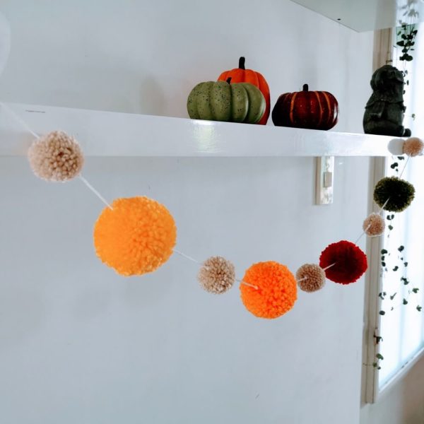 Tira de pompones para decoración de Otoño