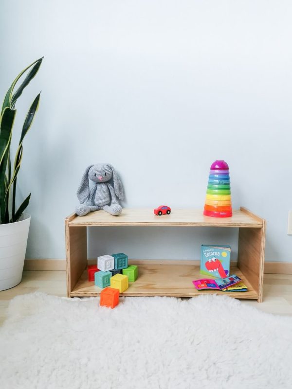 Estante montessori de madera natural para bebé