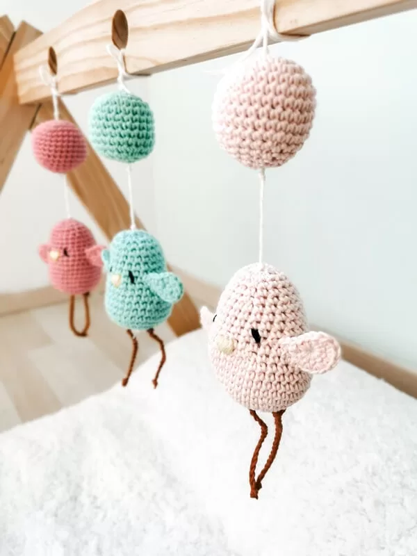 movil-bebe-pajaros-crochet-gimnasio-montessori